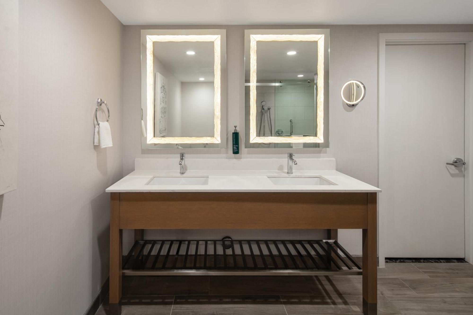 Doubletree By Hilton Sacramento Hotell Exteriör bild